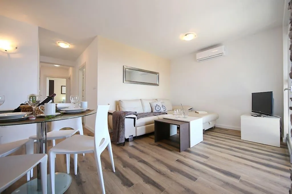 Oleandra Apartments Drage 0*,