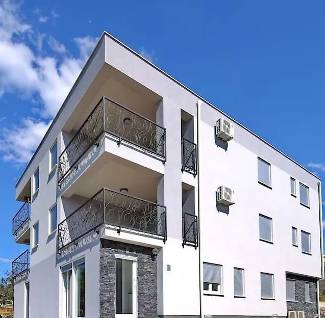Oleandra Apartments Drage